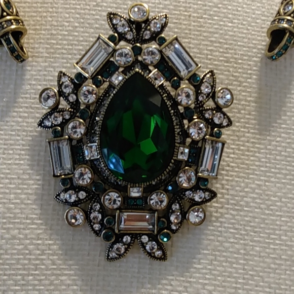 Heidi Daus Interchangeable necklace with golden cream pearls capped w crystals. - Picture 5 of 11